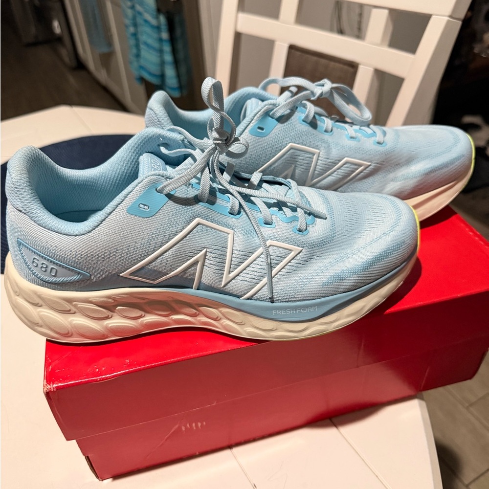 New Balance Women's Fresh Foam 680 v8 Size 9.5